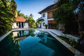 Гостиница Easy Surf Villa  North Kuta